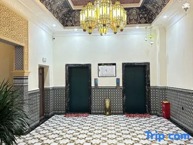 Eagle Hotel plus