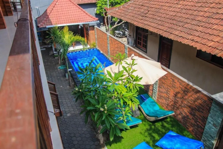 Standard Triple room
