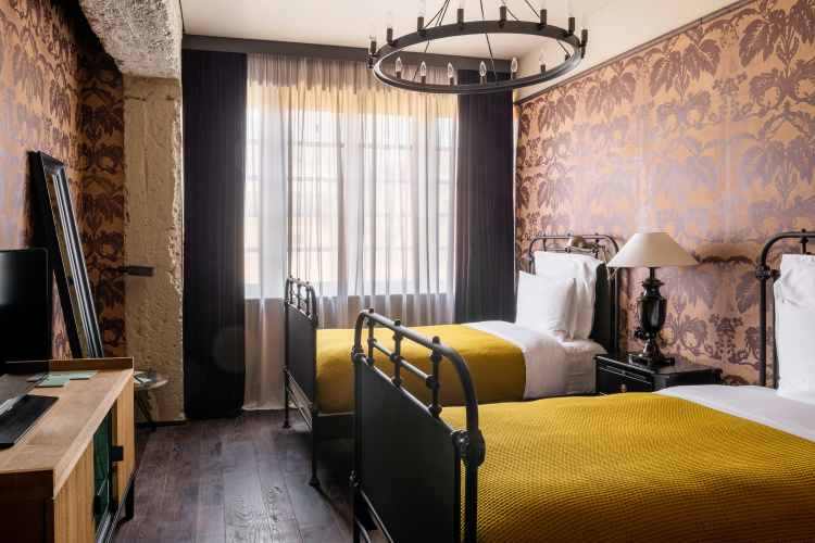 Lucky Hotel
