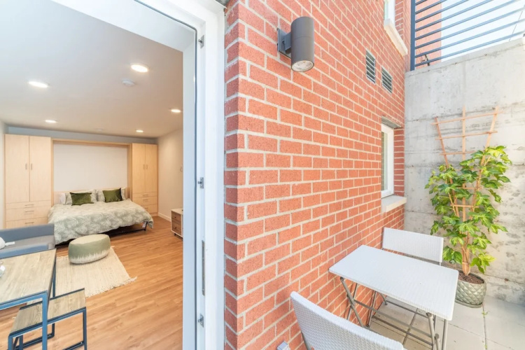 Bright Studio On Capitol Hill-amazing Rooftop Studio Bedroom Condo by Redawning