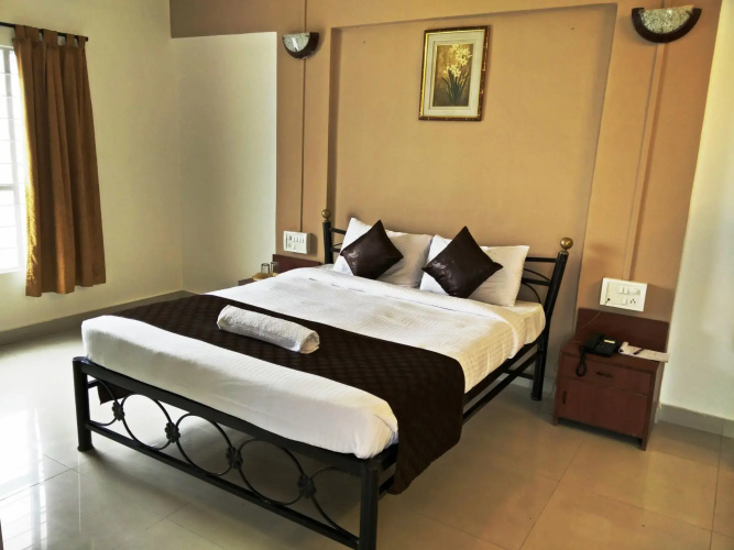 HMR Royal Inn