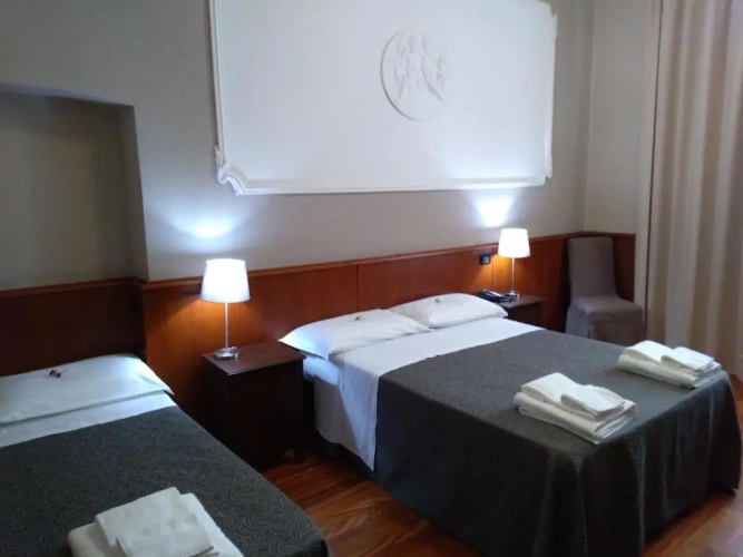 Standard Triple room