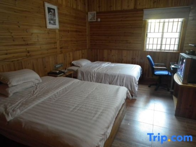 1 Bedroom Triple Suite