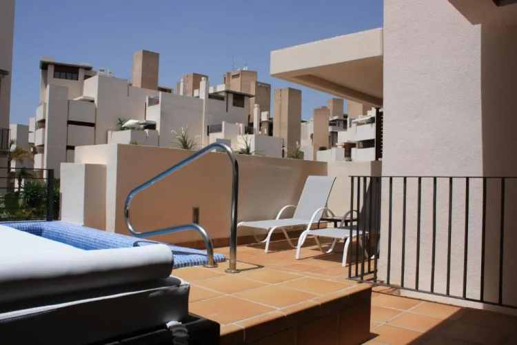 104 - Apartment with private swimming pool
