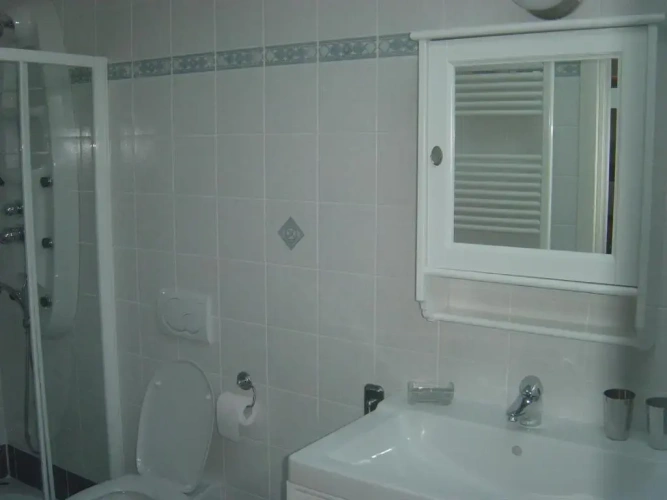 2 Bedrooms Chalet