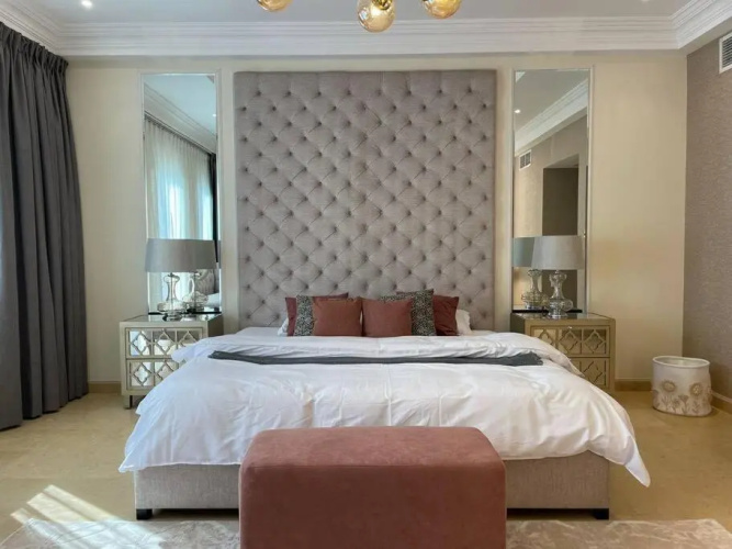 Cheerful 4-bedroom Villa With Shared Pool