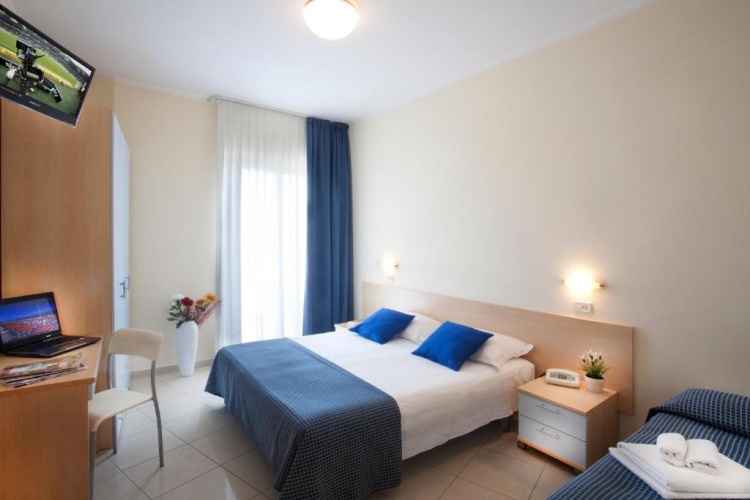Standard Quadruple room with sea view