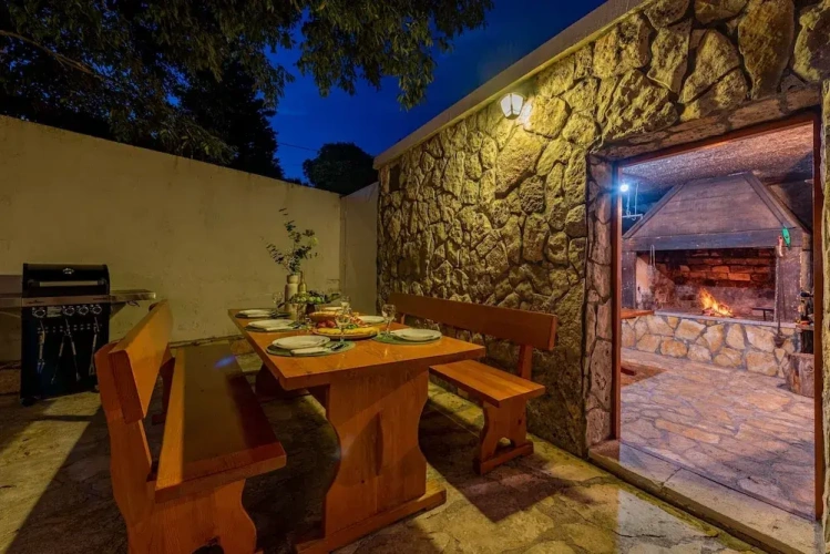 4 Bedrooms Villa