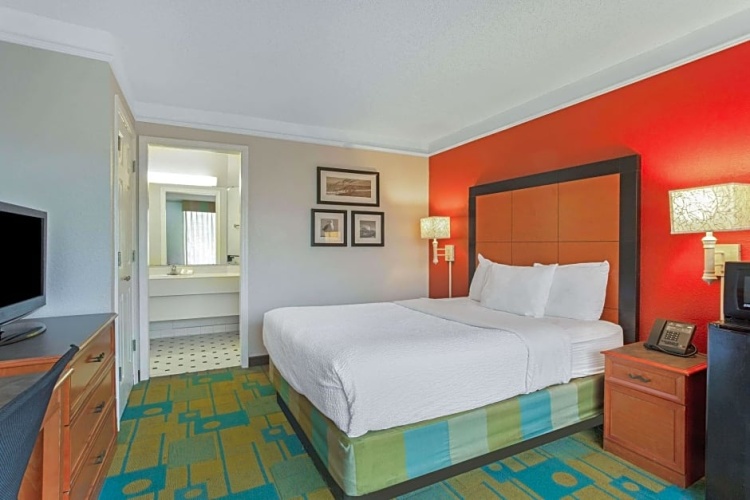Standard Double room with pool view