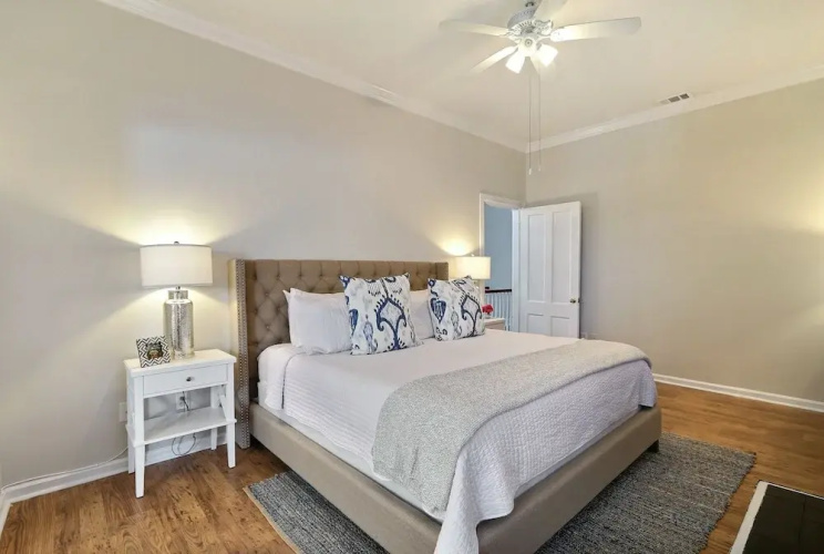 Gallery Stays - Parkside Manor