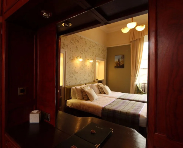 Dunedin Guest House