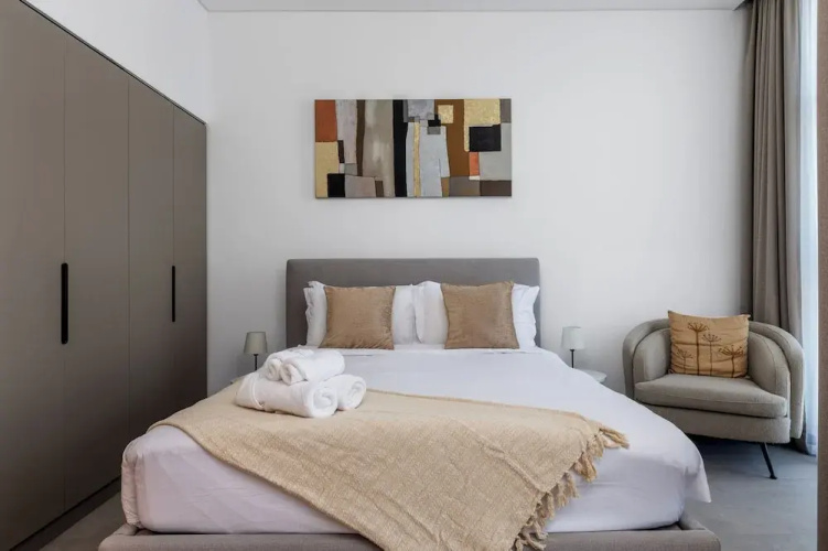 Waves - Premium Studio Stay in the He
