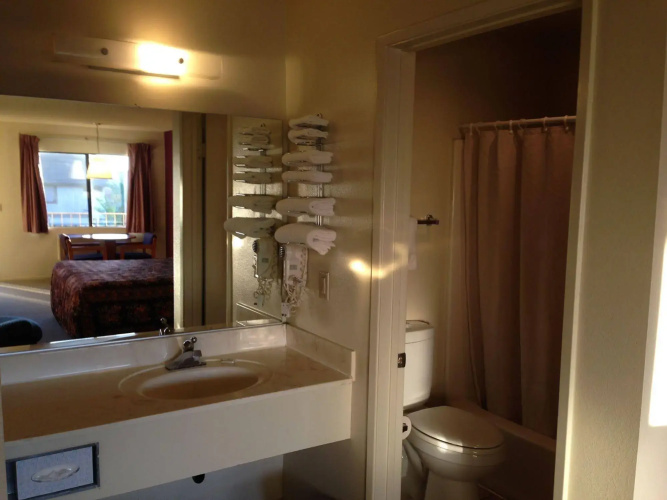 Fullerton Inn - Near Medieval Times