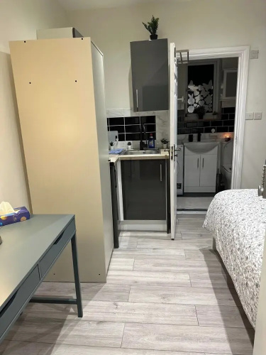 Studio Sleeps 1 Near Acton Park