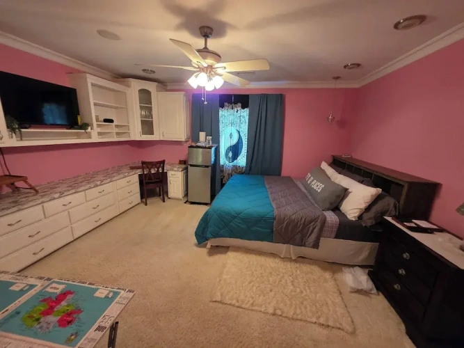 1 Bedroom Comfort room