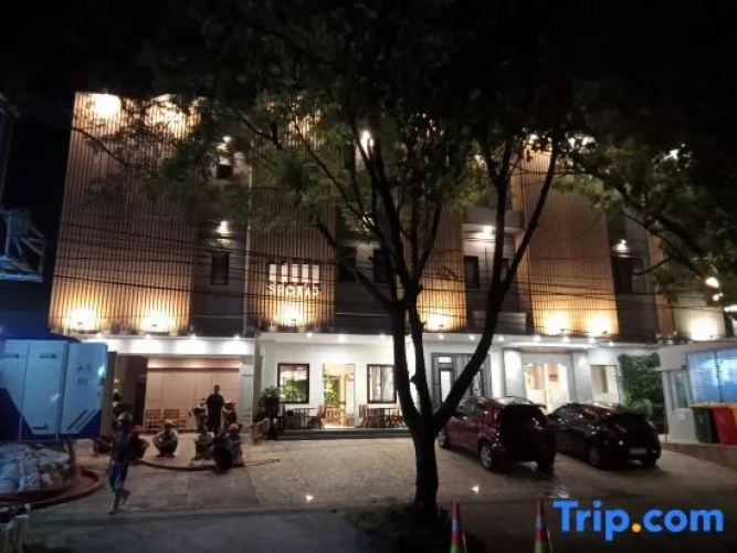 Spot 43 Cafe and Hotel