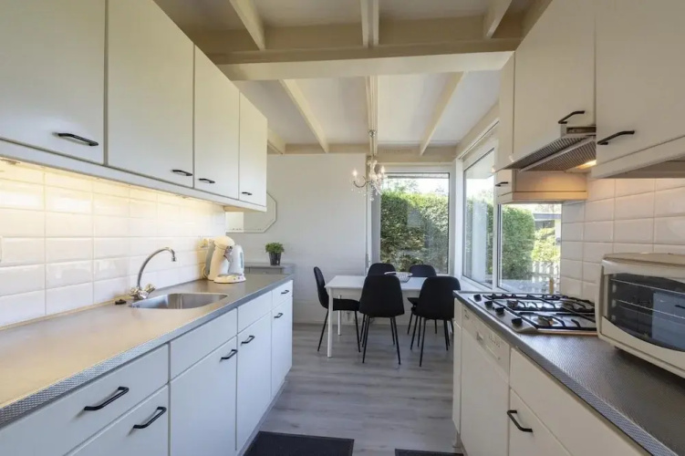 Welcoming Bungalow With Garden