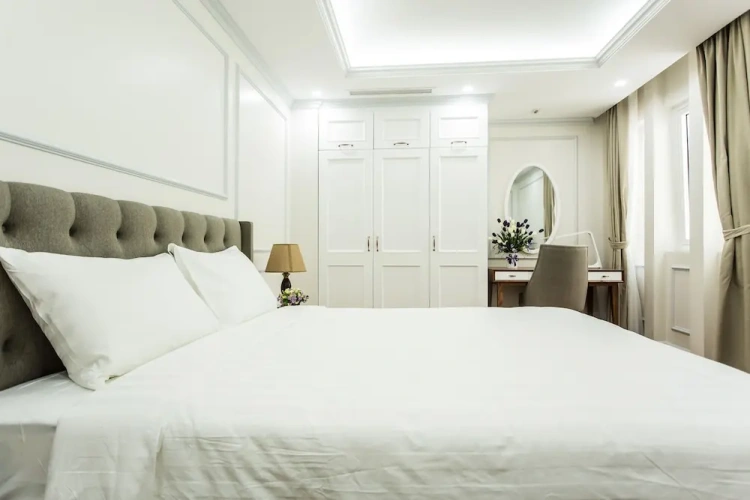 2 Bedrooms Executive Apartment with street view