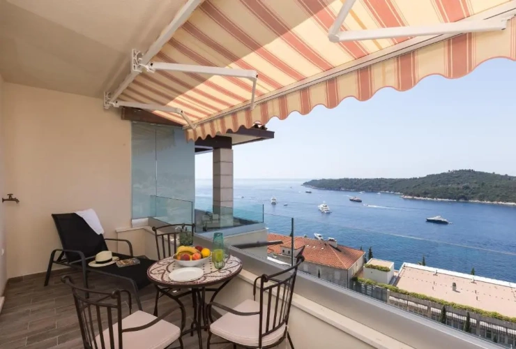 Studio with balcony and with sea view
