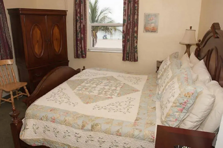 Manta Ray Inn