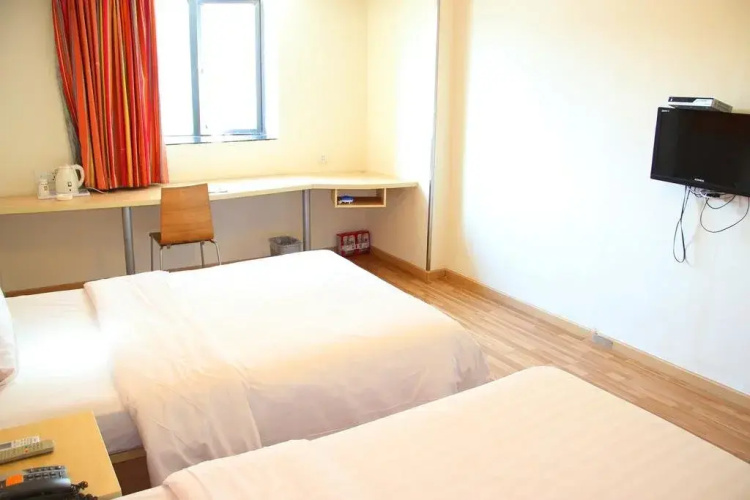 7Days Inn Wuhan Aomen Road Branch