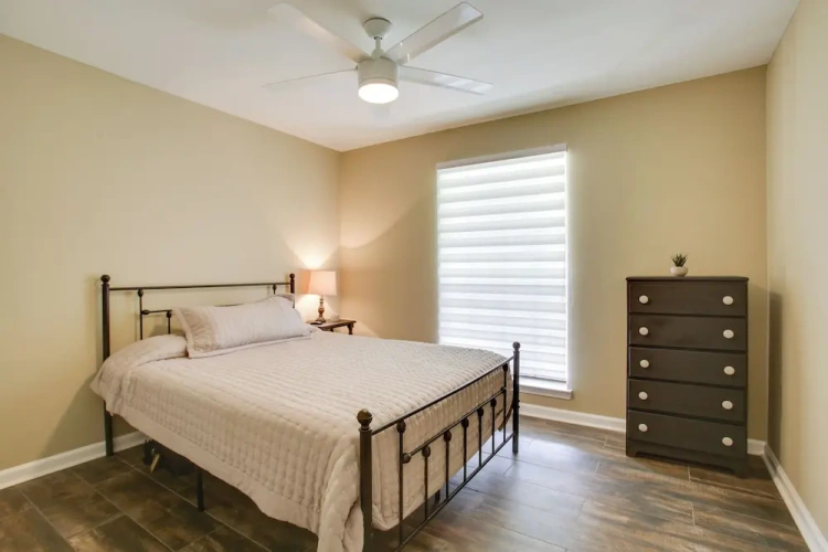 4 Bedrooms Cottage