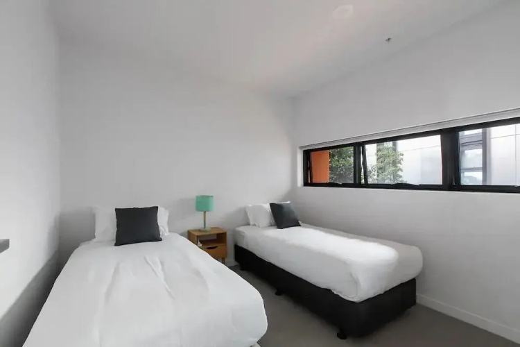 A 3BR Apt Next to Melbourne Zoo, Free Parking