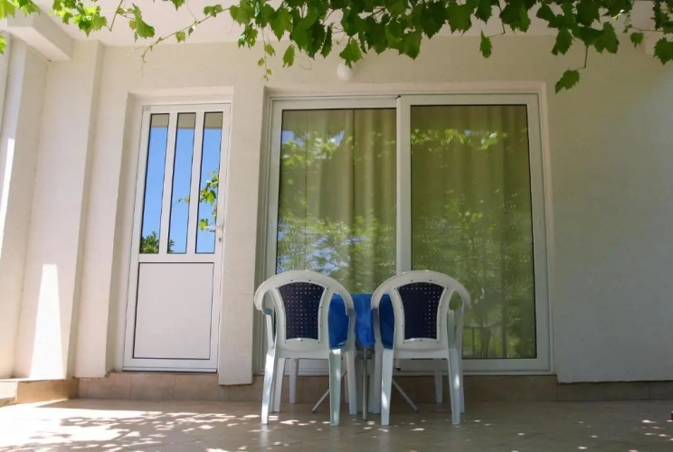 1 Bedroom Apartment with garden view