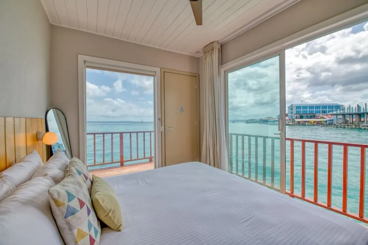 Deluxe room with balcony and with pool view