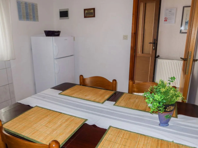 Apartment Mira Vir
