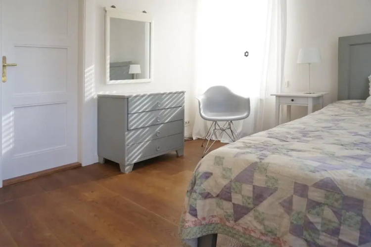 Embassy Row BnB