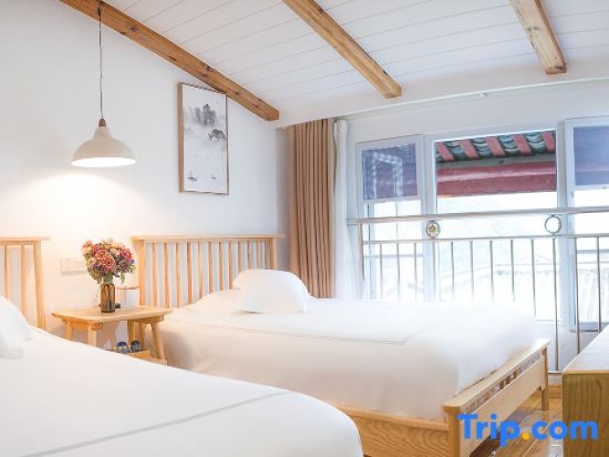 Standard Twin room with sunrise view