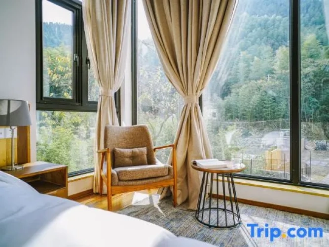 Standard Twin room with mountain view