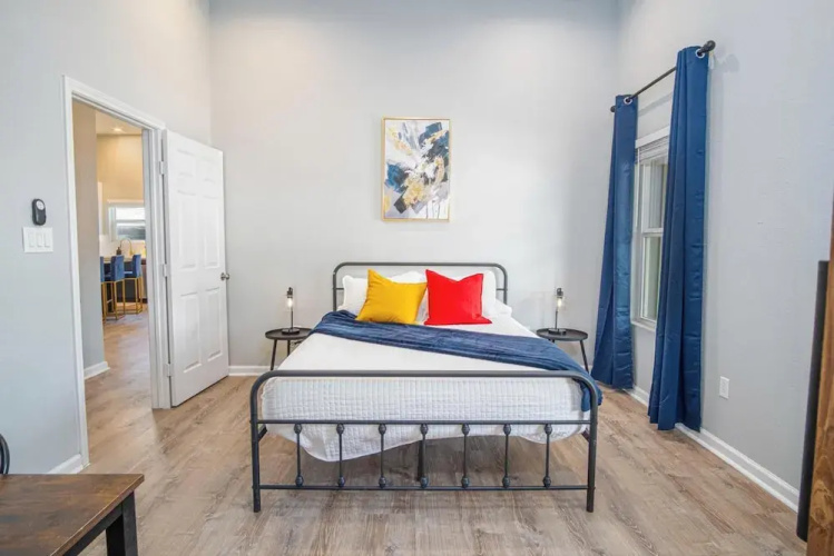 Seize the Moment! 4br/3ba Gem w/ Downtown Views!