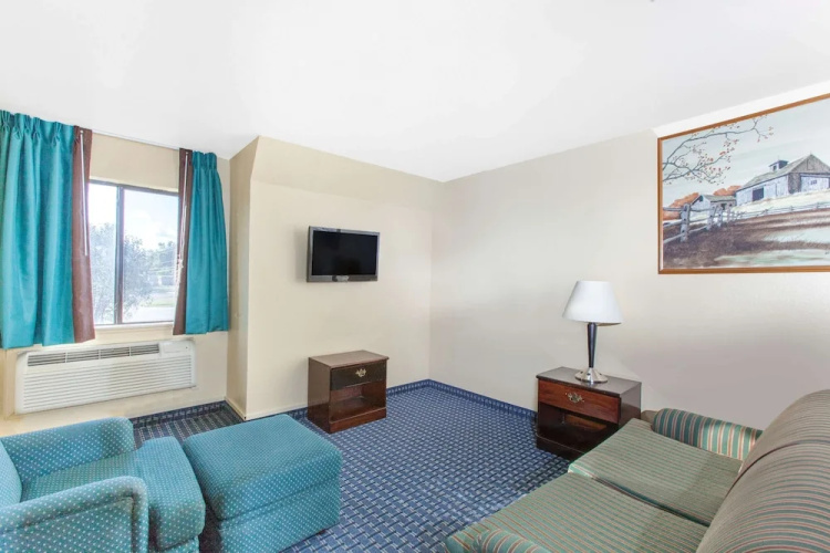 Super 8 By Wyndham Sallisaw