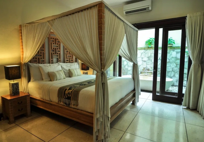 2 Bedrooms Villa