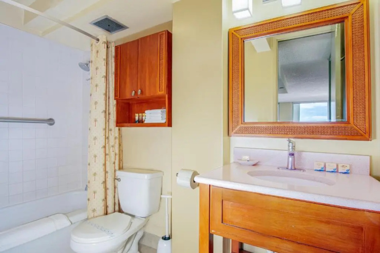 Beautiful Ocean View, 1 Block to the Beach, Split AC