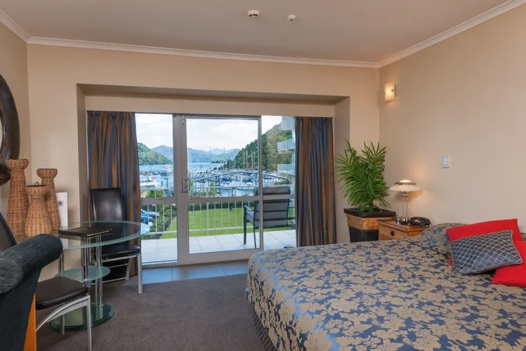 Standard room with balcony and with harbour view