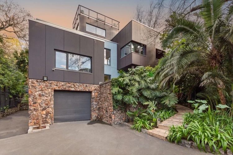 5 Bedrooms Cottage with balcony