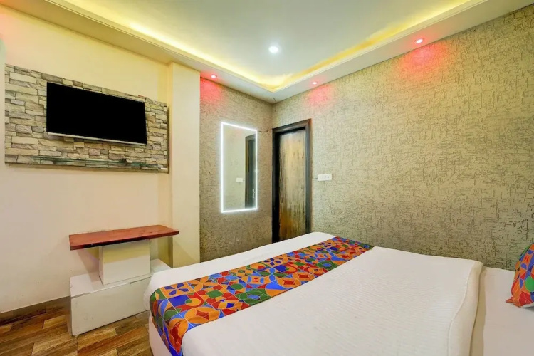 Fabhotel Ceerock