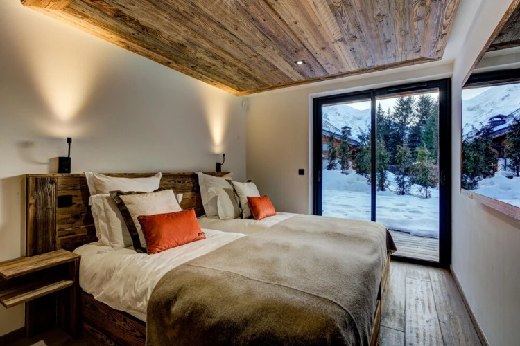Chalet Red Fox