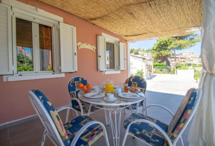 Dora's Tsilivi Beach House A