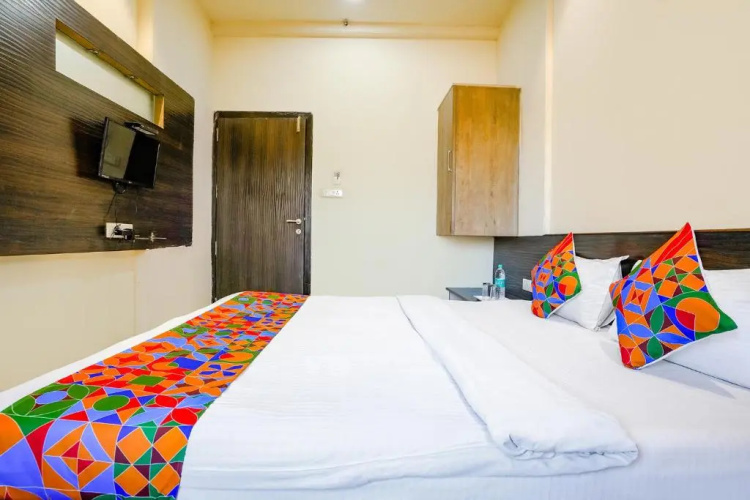 Fabhotel Regent Inn