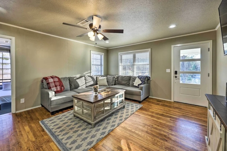4 Bedrooms Cottage
