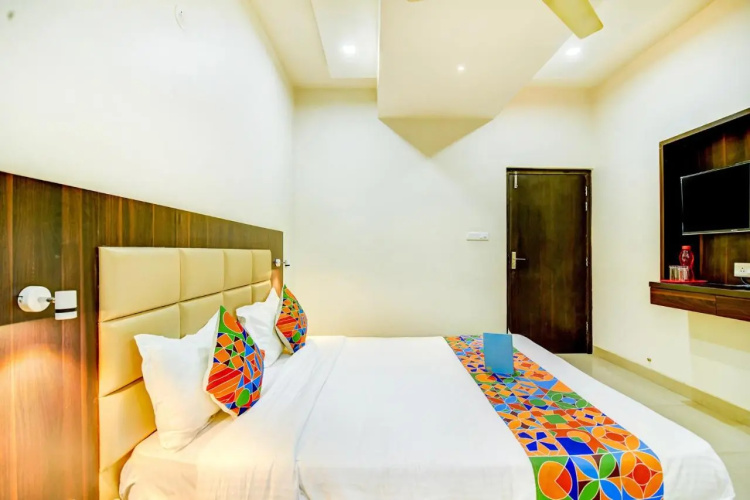 Fabhotel Solitaire Inn