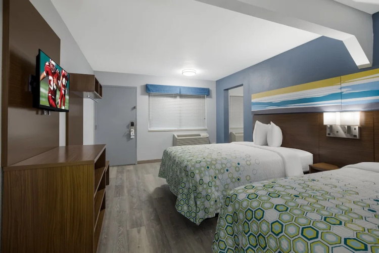 Motel 6 Orange