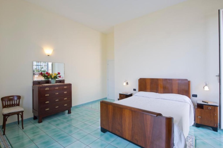 2 Bedrooms Quadruple Attic Apartment