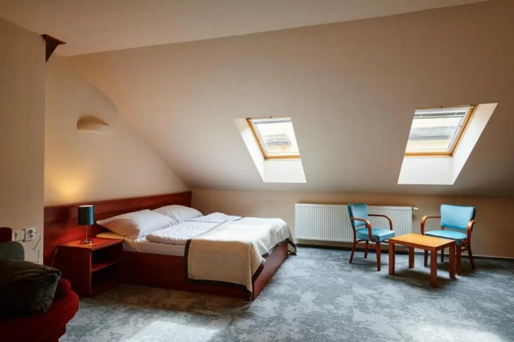 Standard Triple room