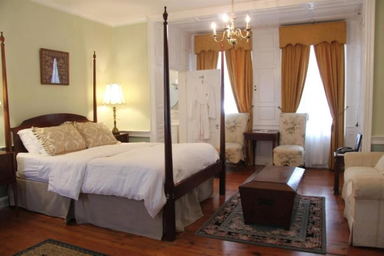 Morris House Hotel