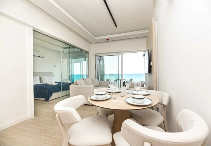 Deluxe Apartment with balcony and with sea view